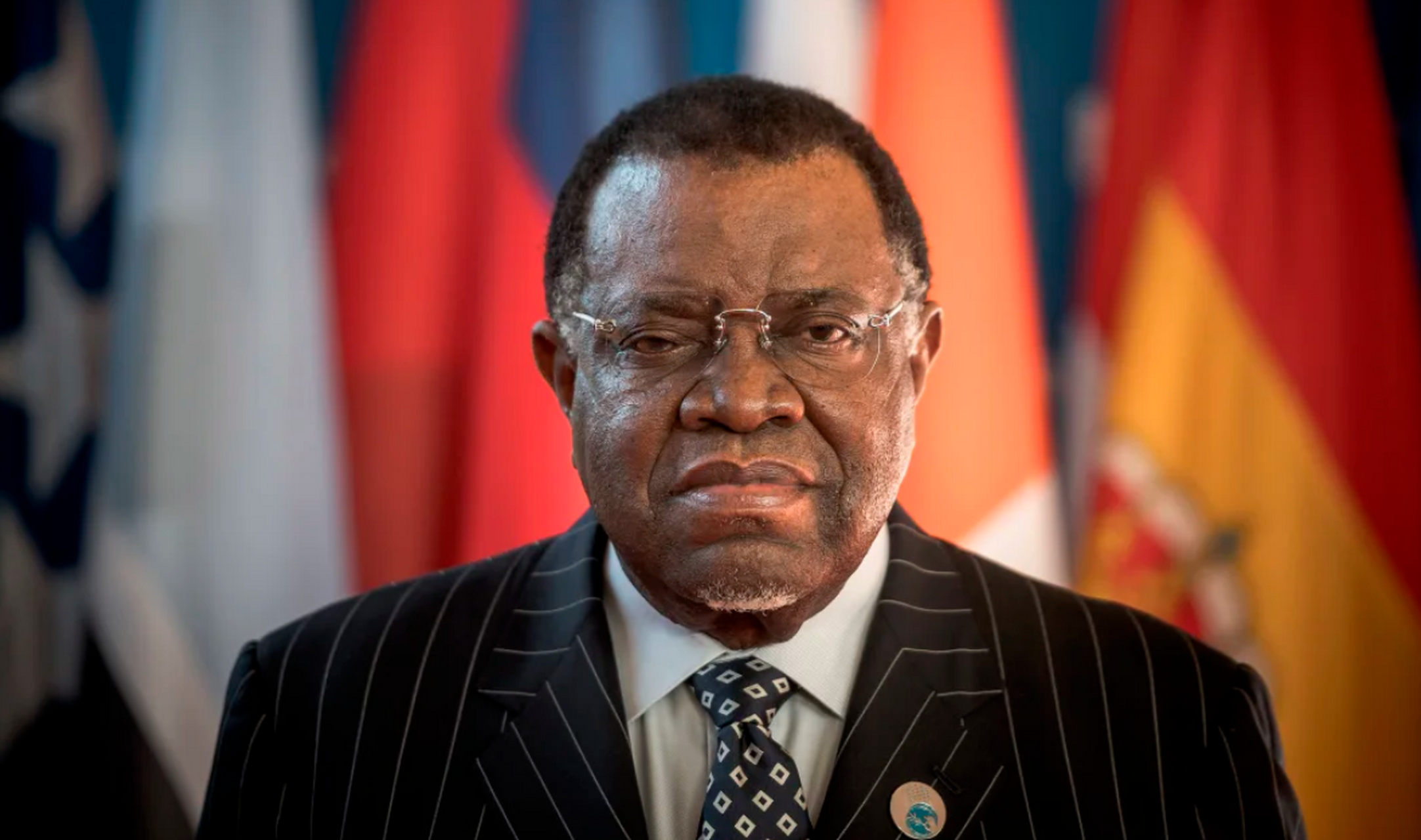 纳米比亚总统哈格·根哥布去世,享年82岁;根据代理总统南戈洛·姆本巴