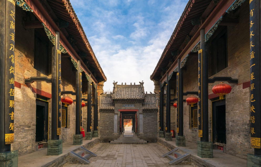 春节年俗之旅# 春节临近,气温偏低,山水景观可以说受到冷落.