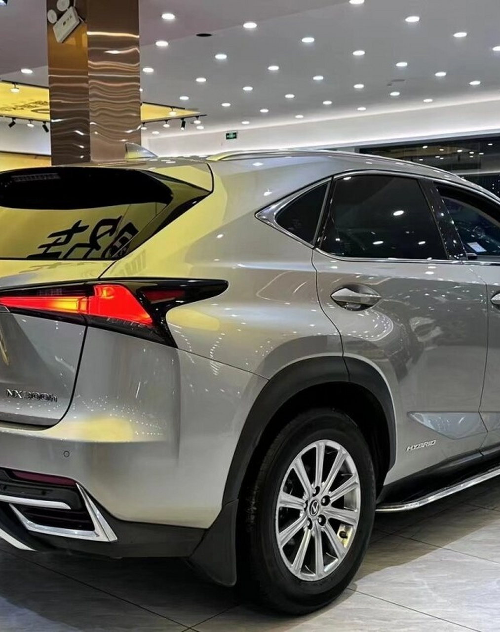 雷萨nx2020款300h前驱锋尚版  作为一款豪华suv,雷萨nx2020款300h前驱