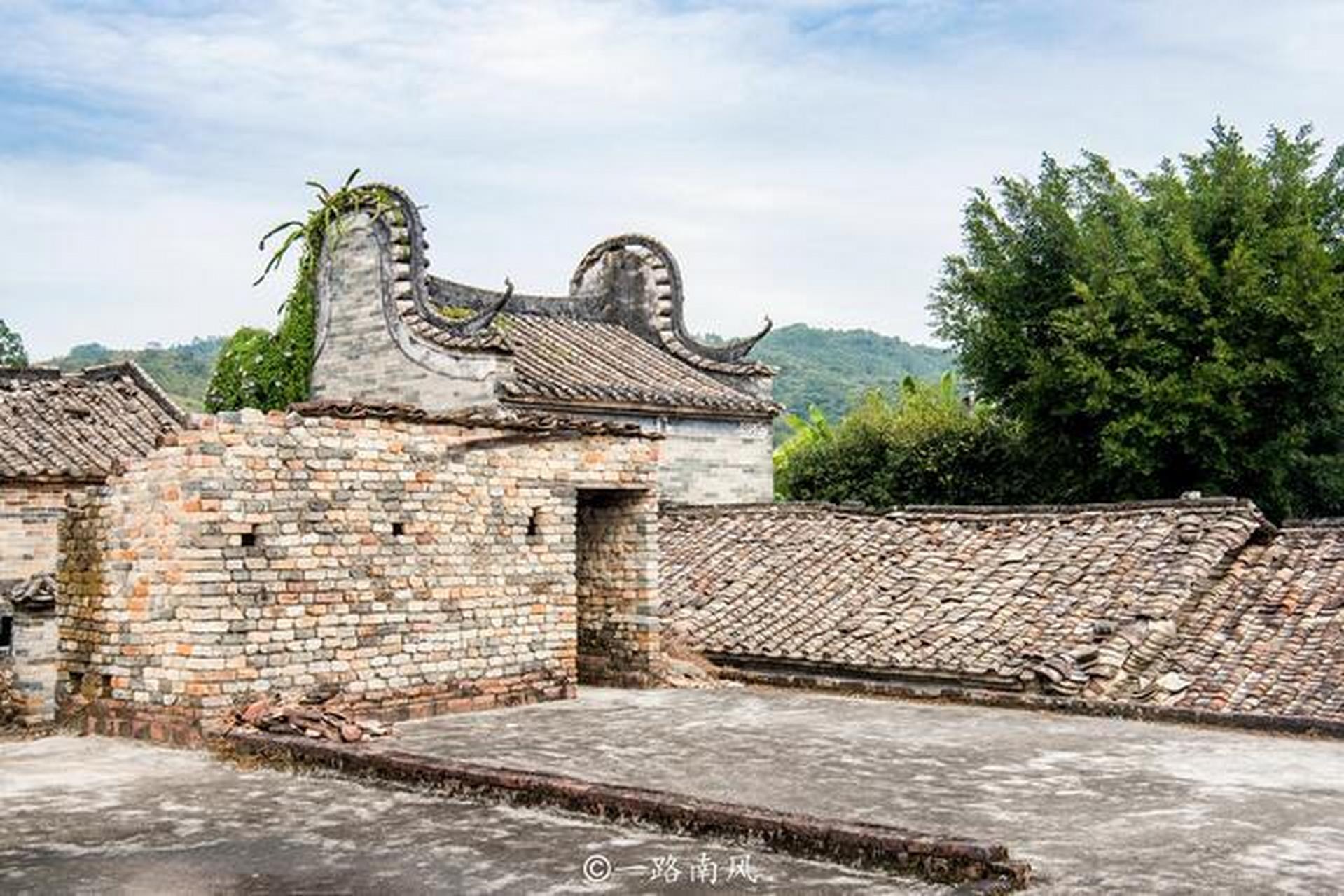 旅拍中国年#  位于广东清远佛冈县的龙山镇的上岳古村,以其独特的