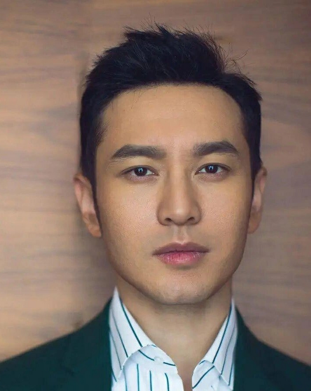 你觉得黄晓明算大帅哥吗  我觉得黄晓明是个帅哥,黄晓明凭借其"中国