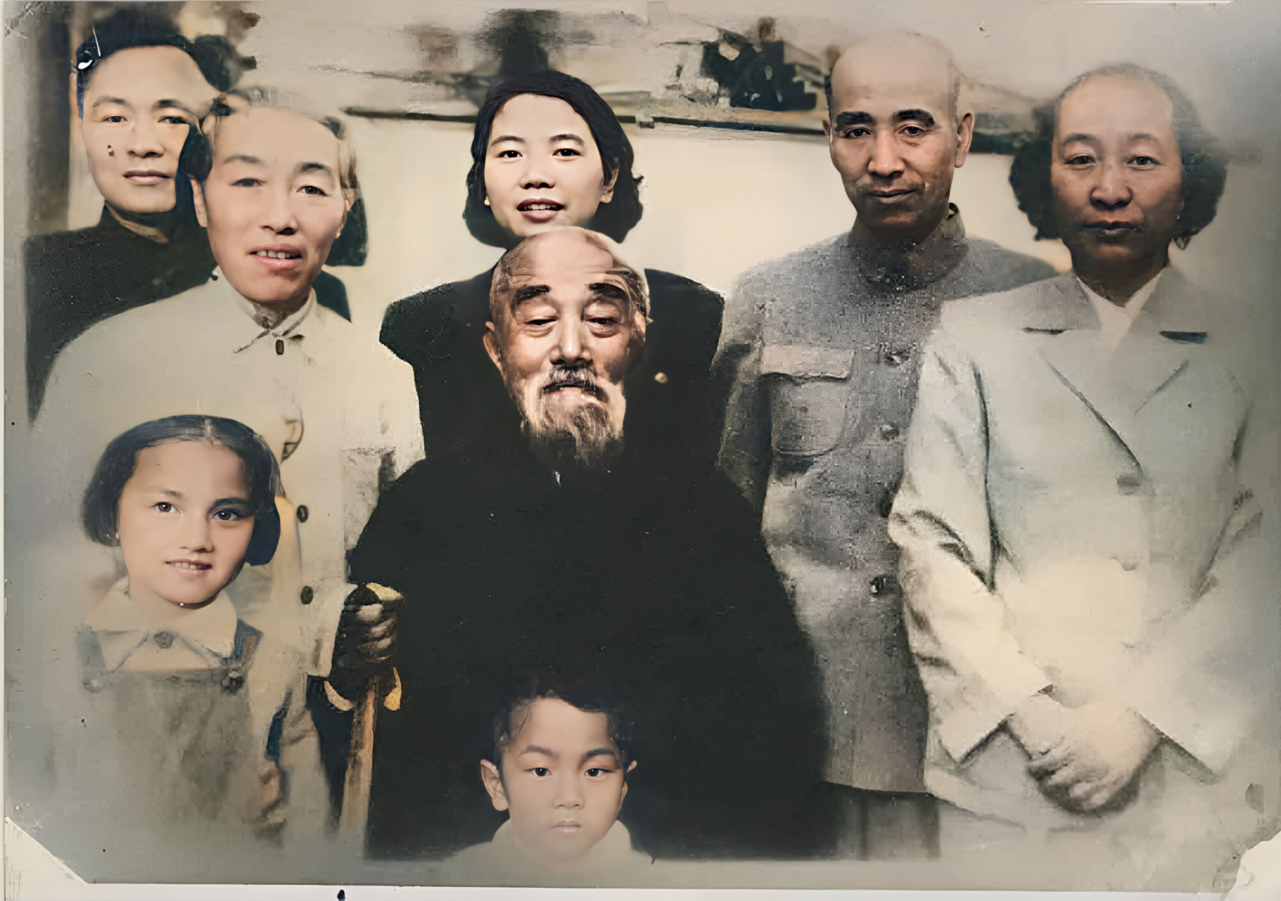 林豆豆的祖父林明卿晚年时期照片:与儿子儿媳,女儿林宝珠女婿杨甫等人