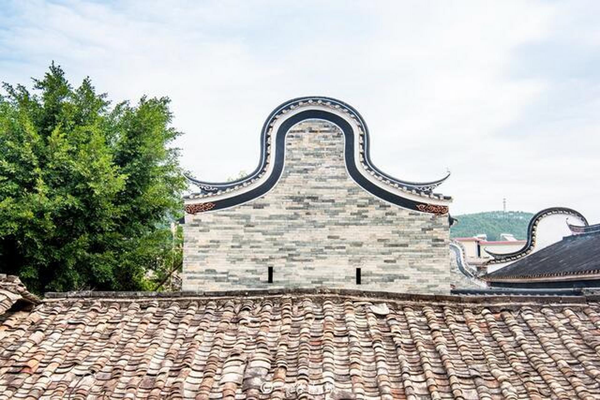 旅拍中国年#  位于广东清远佛冈县的龙山镇的上岳古村,以其独特的