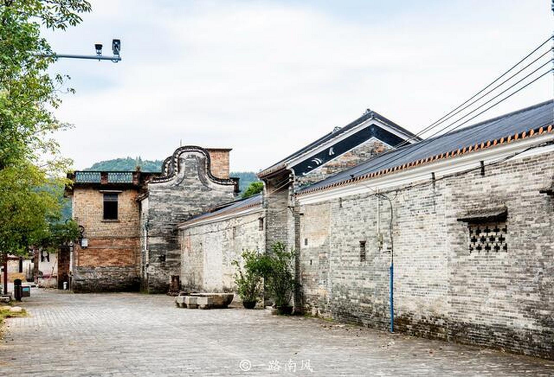 旅拍中国年#  位于广东清远佛冈县的龙山镇的上岳古村,以其独特的