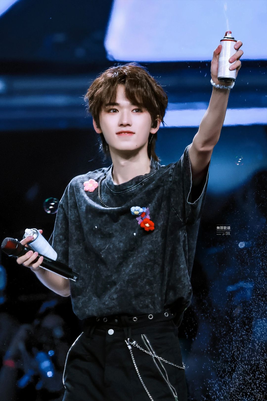 时光雕刻的美少年——宋亚轩.@霜风瑟瑟说八卦的动态