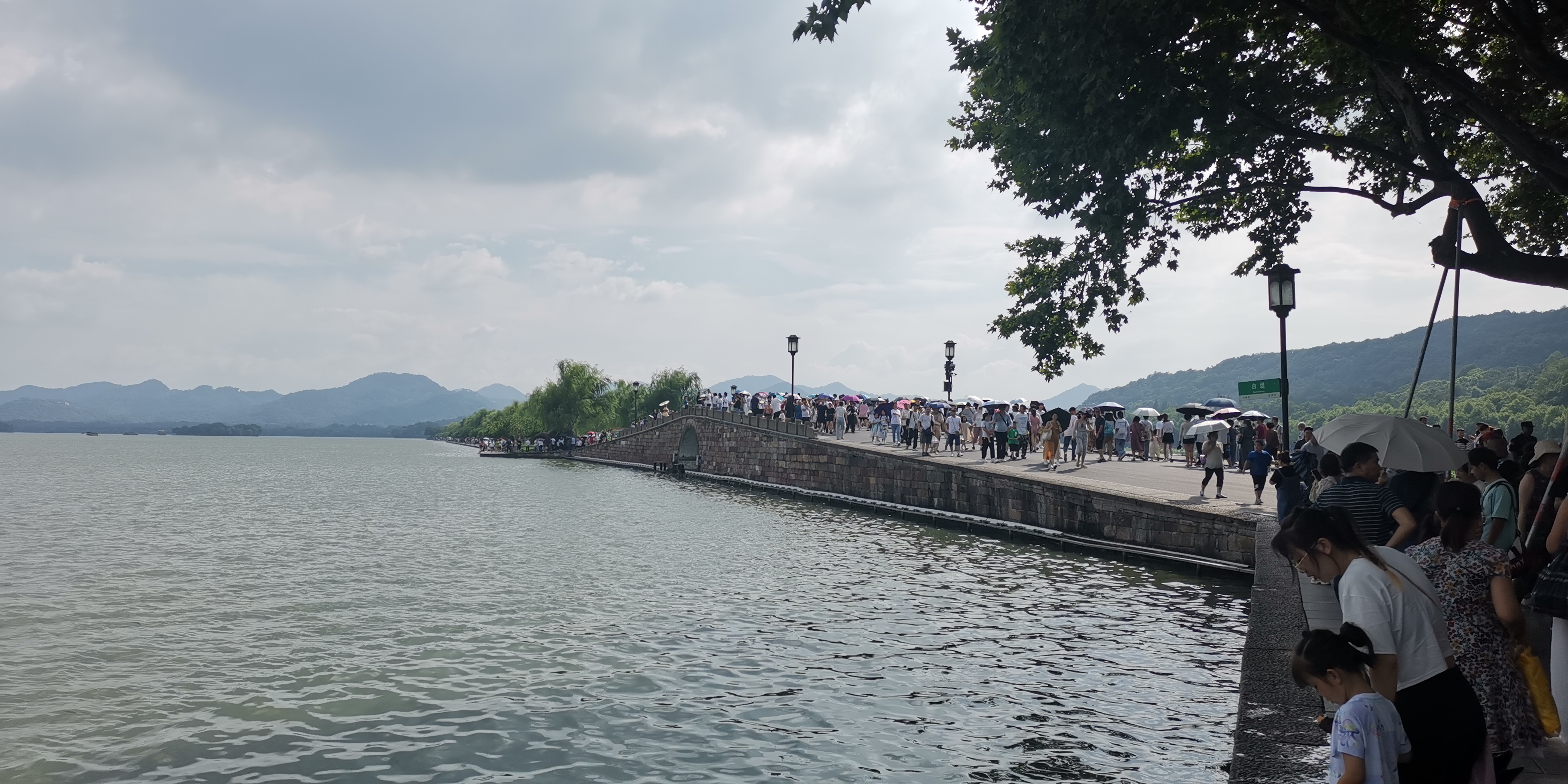 杭州一天游玩攻略必去的地方有哪些(杭州一天游玩攻略必去的地方有哪些景点)