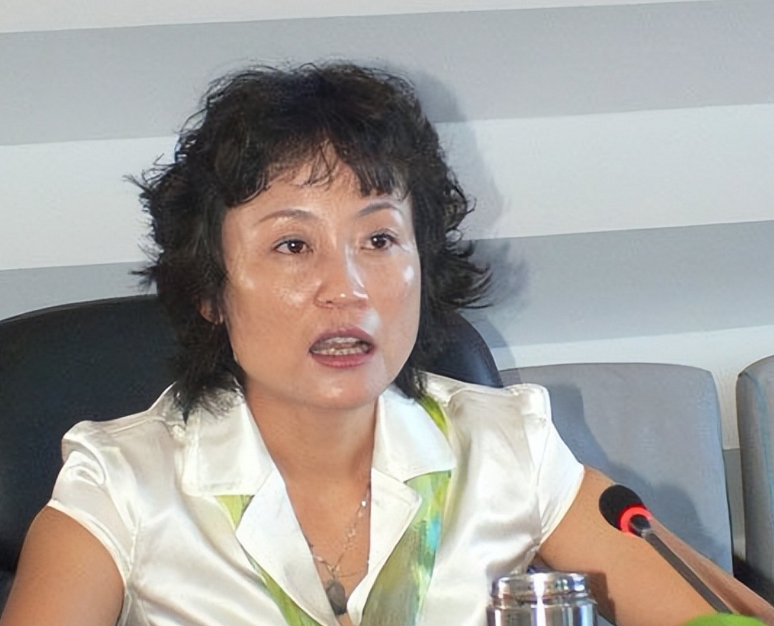 贺雪梅,西昌女贪官,任职期间贪污1010万,多次出轨上司.