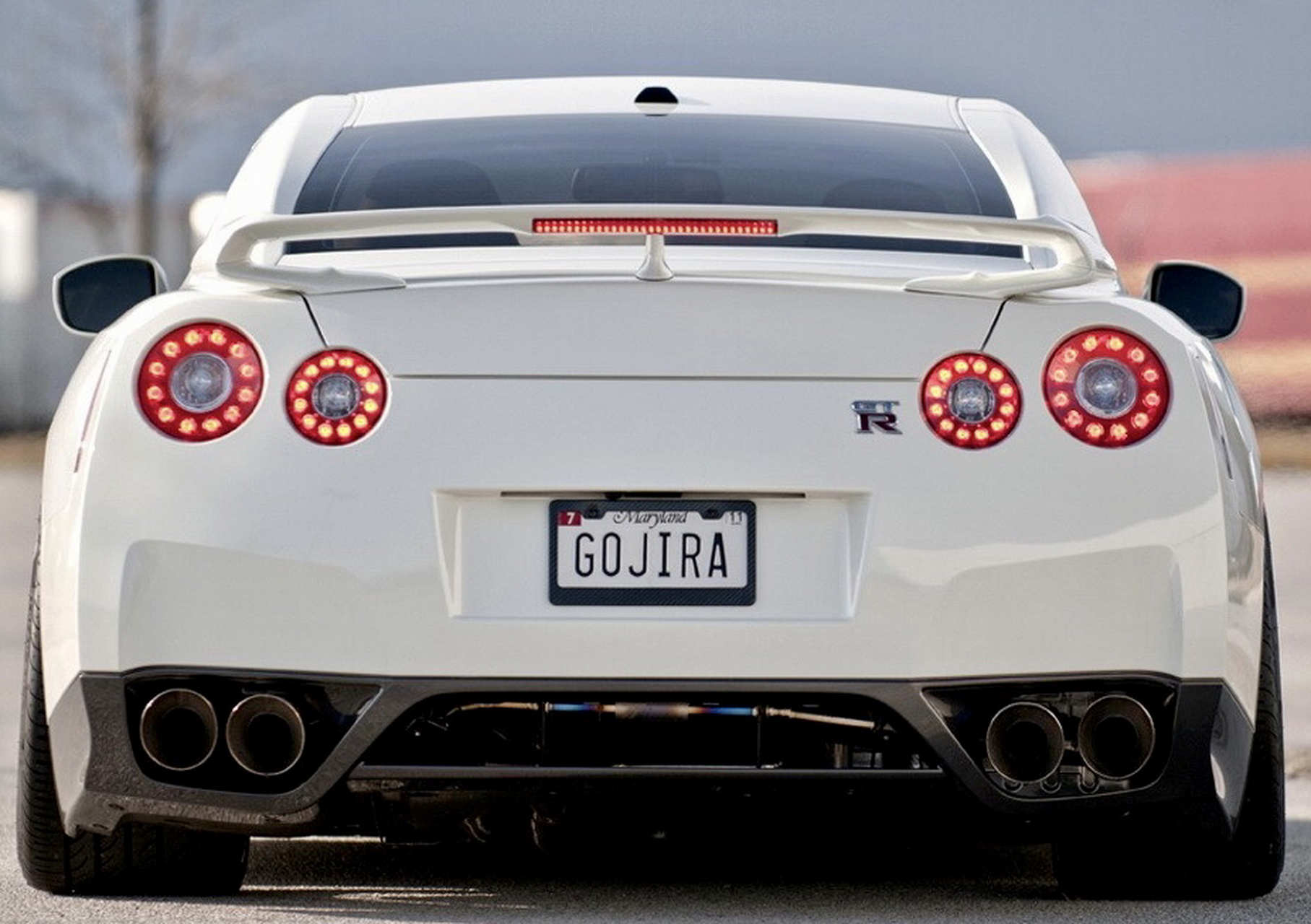 极简的车身线条设计真乃顶级跑车界的一股清流!