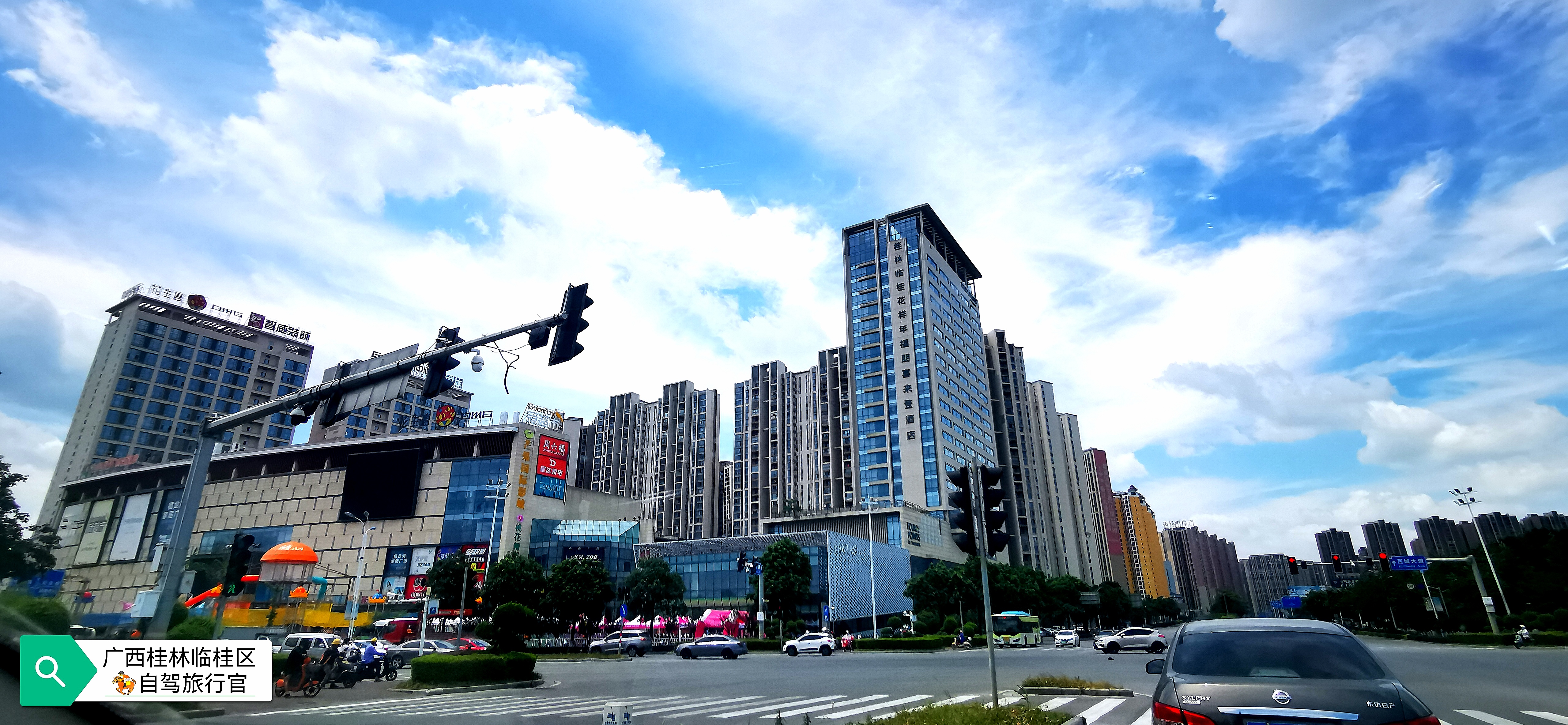 岁月静好, 时光流转情未变. 心归他处, 擦肩而过意难言.