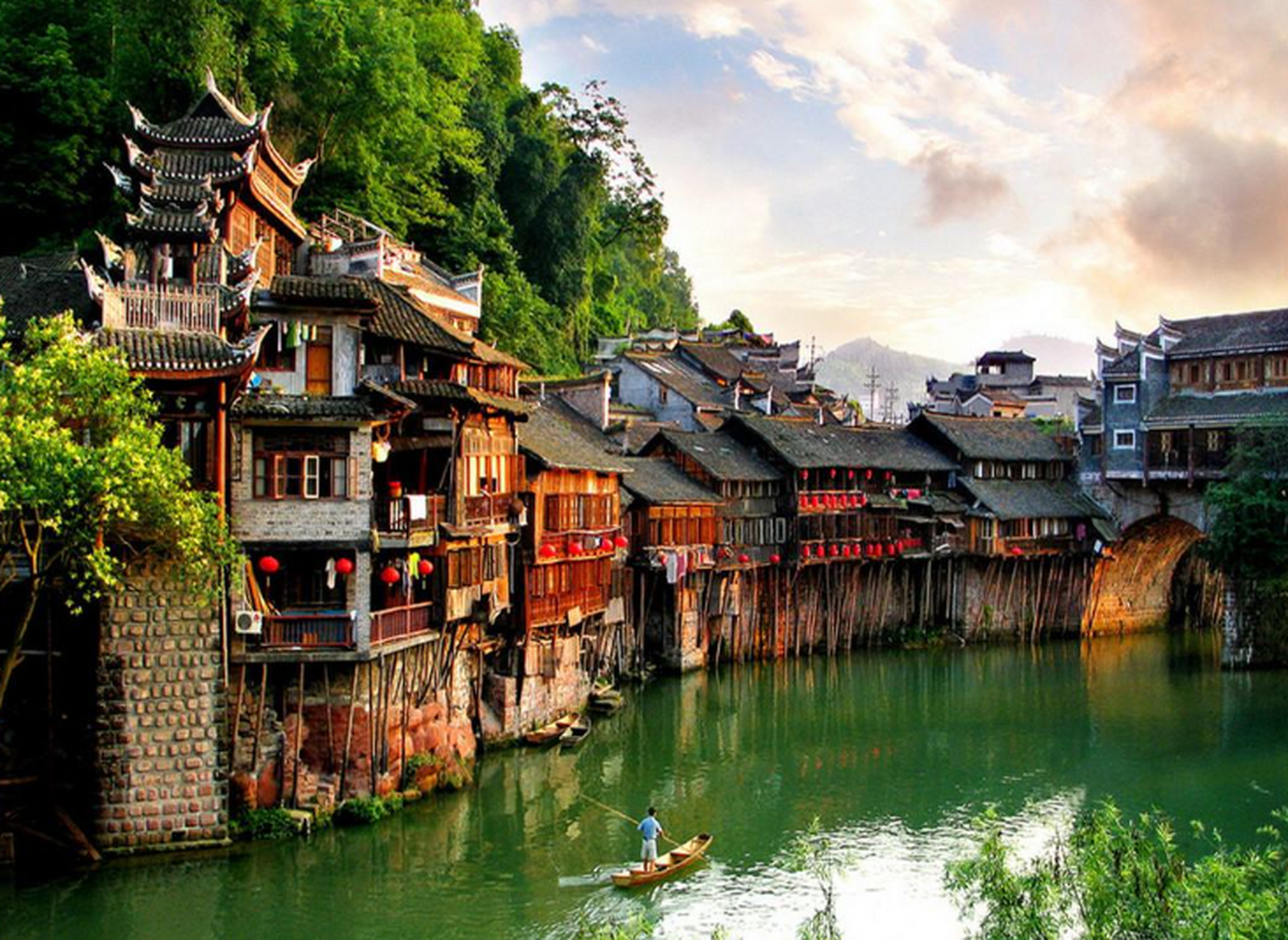 凤凰古城大开放!免票入园,自由探索沈从文笔下的边城风光.