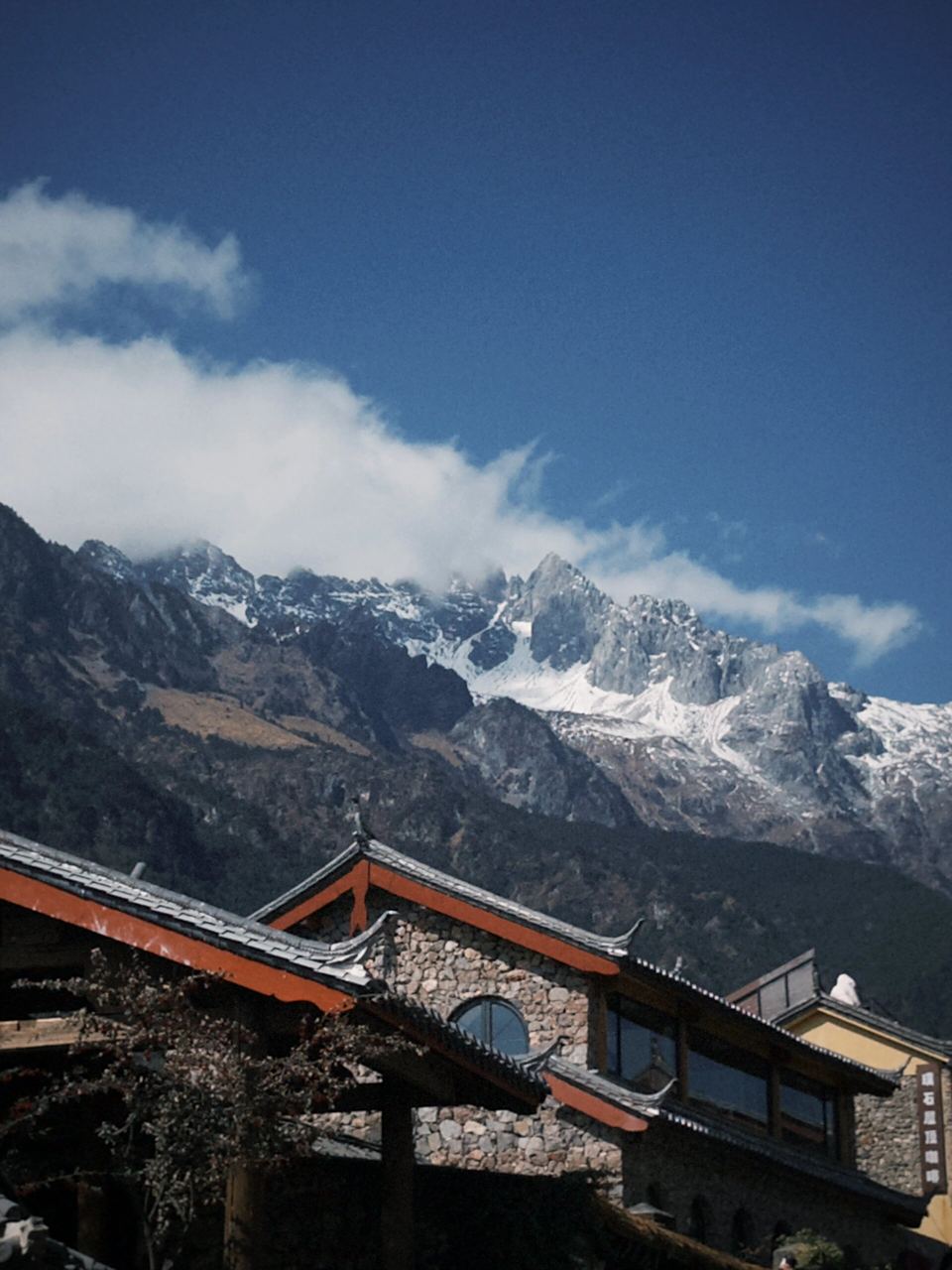 玉湖村又称为雪嵩村,海拔约2600左右是距离玉龙雪山最近的古村落