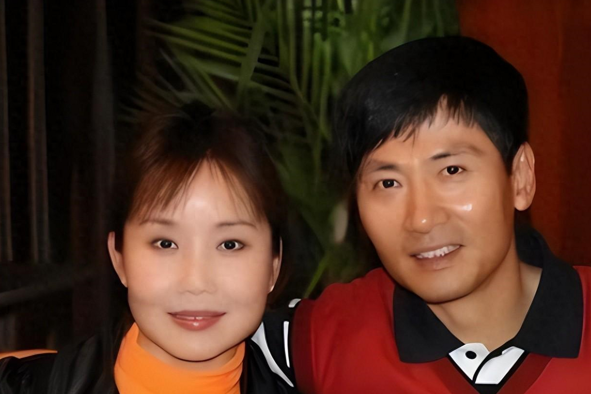 胡月和陆剑民是一对备受瞩目的情侣,两人之间的差距曾被认为不匹配.