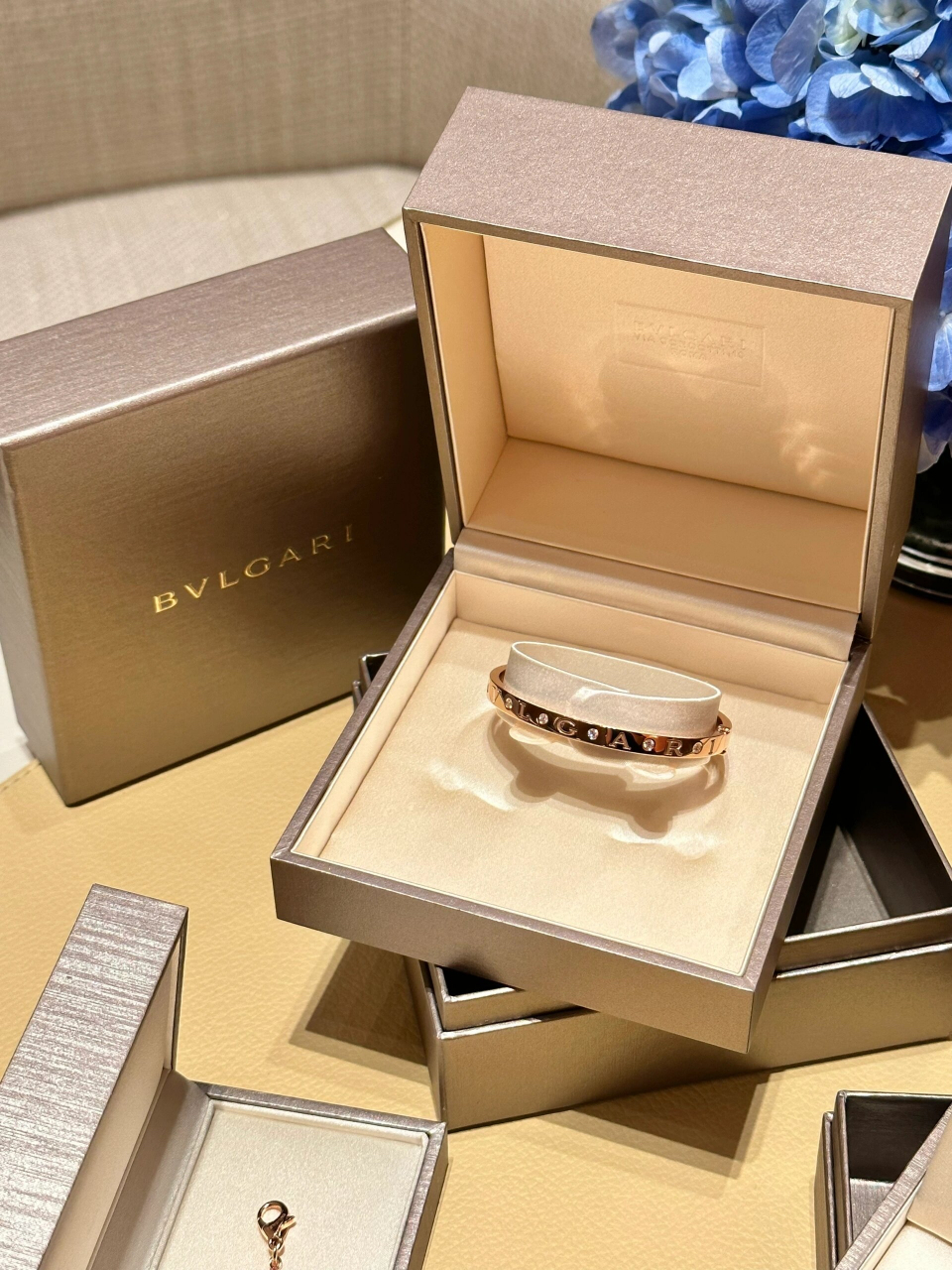 宝格丽bb钱币系列手镯,罗马古钱币造型好独特 代表了财富和幸运哦