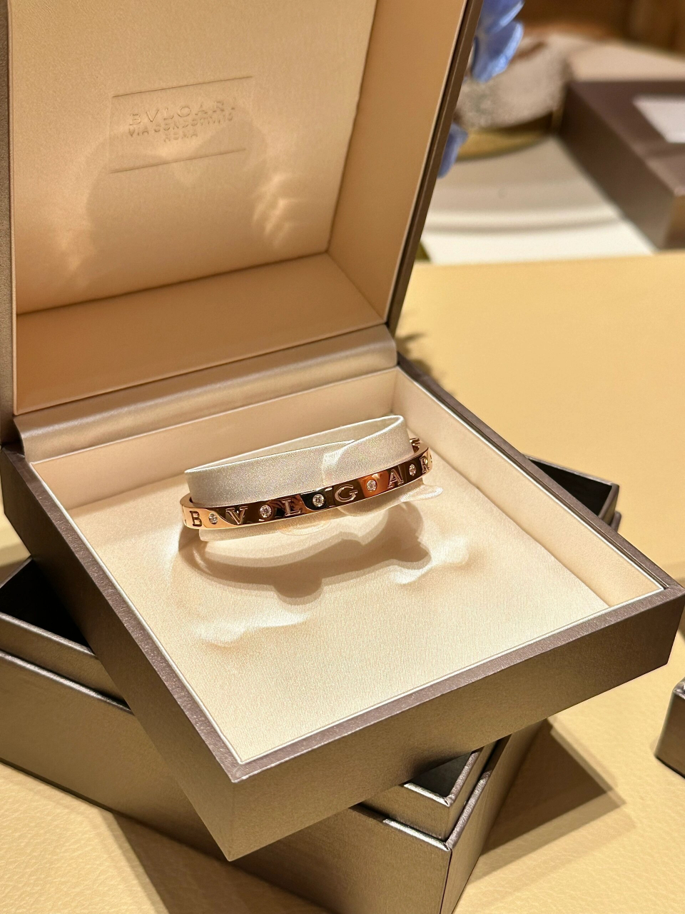 宝格丽bb钱币系列手镯,罗马古钱币造型好独特 代表了财富和幸运哦