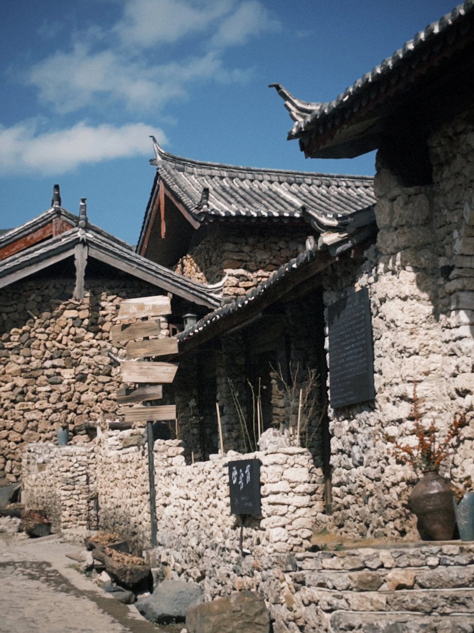 玉湖村又称为雪嵩村,海拔约2600左右是距离玉龙雪山最近的古村落