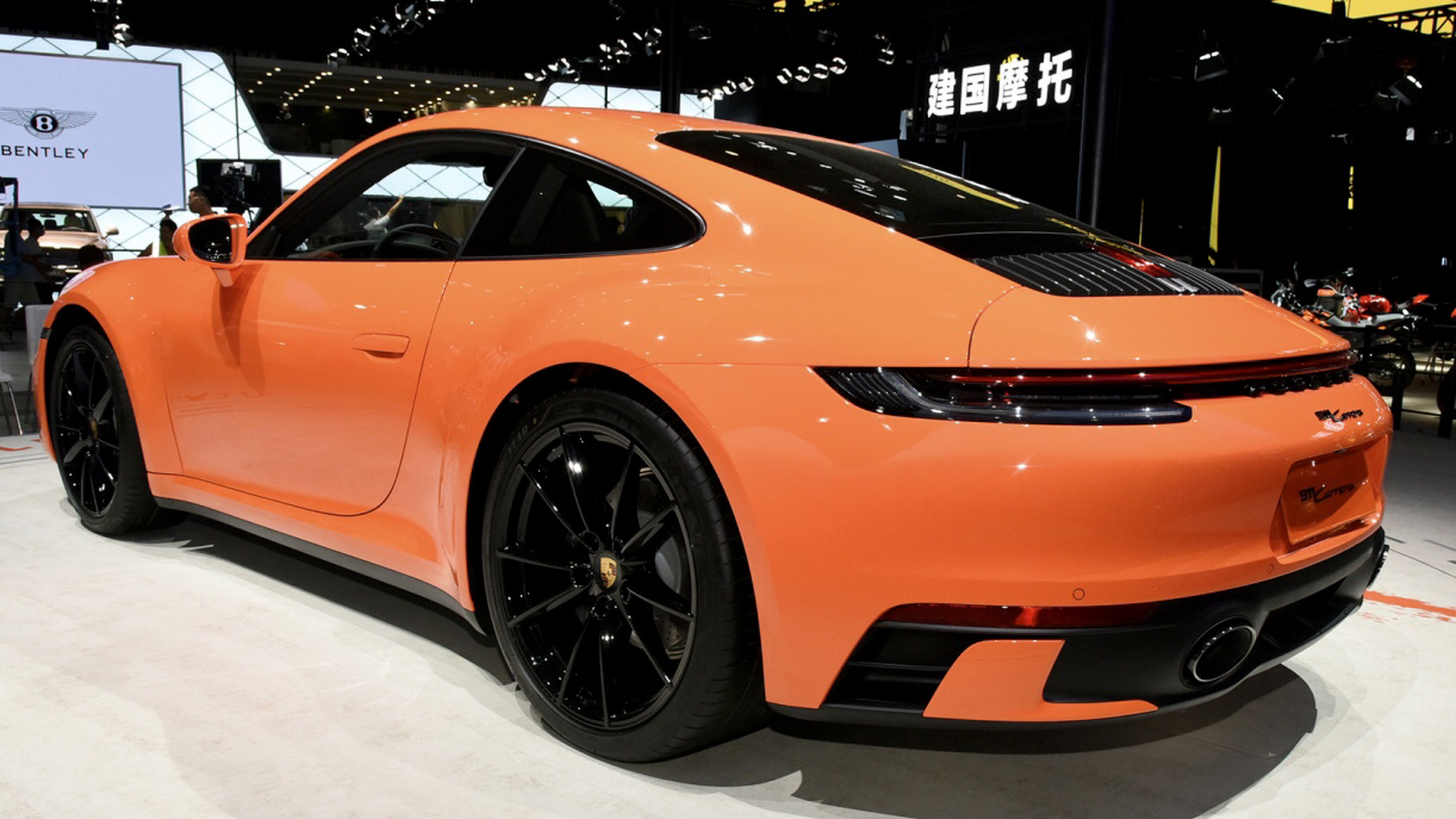 2023款保时捷911,烈焰橙车身预意吉祥如意,开着它回个家,过年一定发!