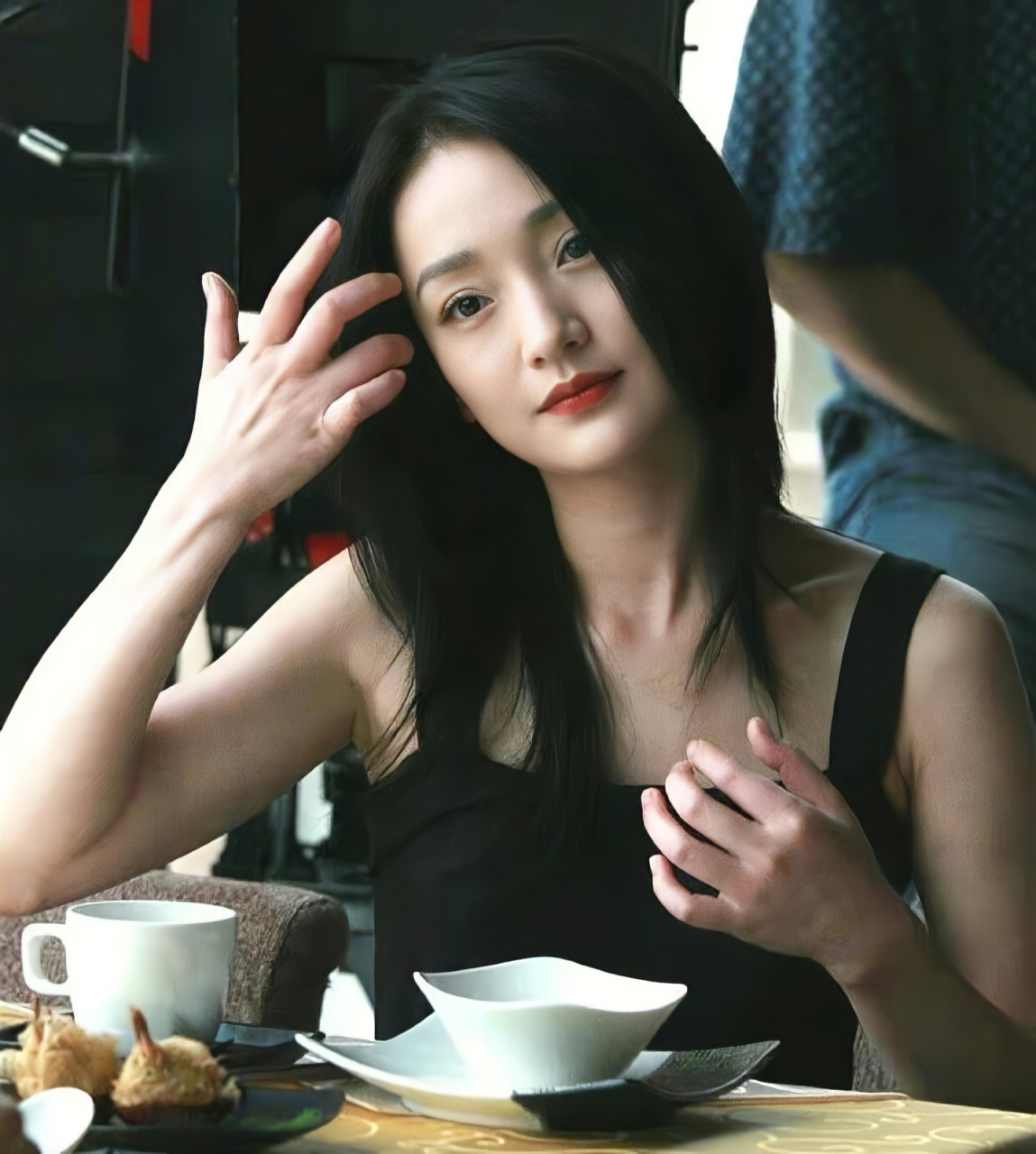 娱乐圈知识分享:周迅  周迅,1974 年 10 月 18 日出生于浙江省衢州市