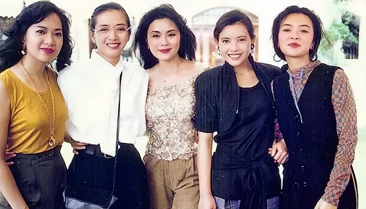 回顾相恋27年不领证变卖家产接济男友不一样的吴君如