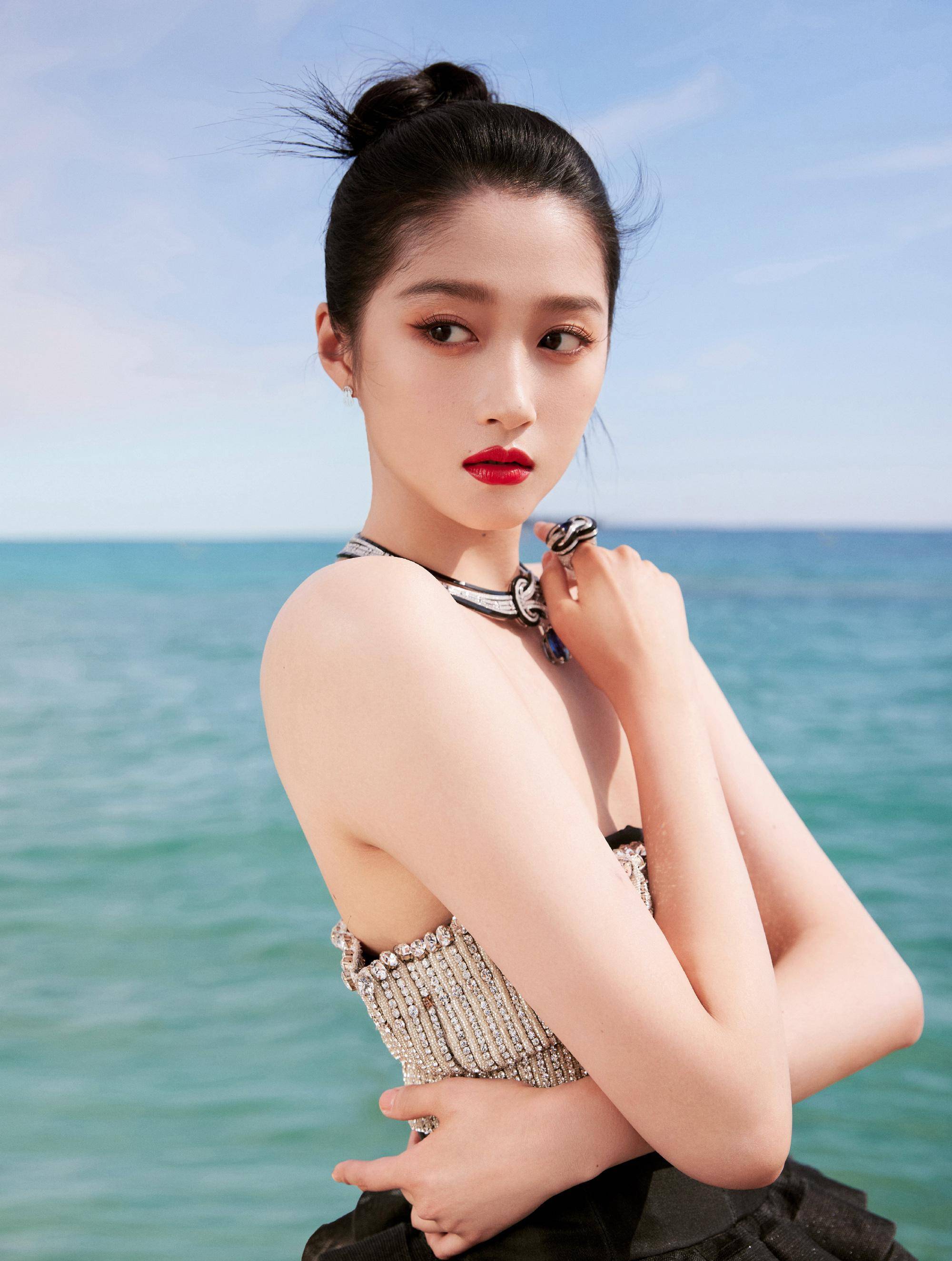 关晓彤:鹿晗的完美女神,演技与颜值并存