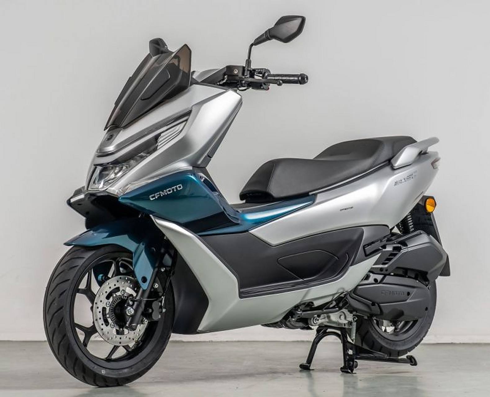 春风150sc踏板亮相工信部目录,搭载隆鑫单缸水冷引擎.