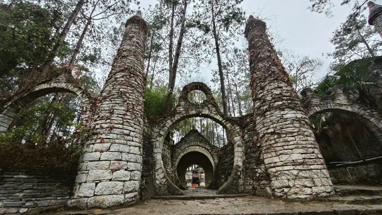 贵阳花溪夜郎谷,细雨中透露着质朴