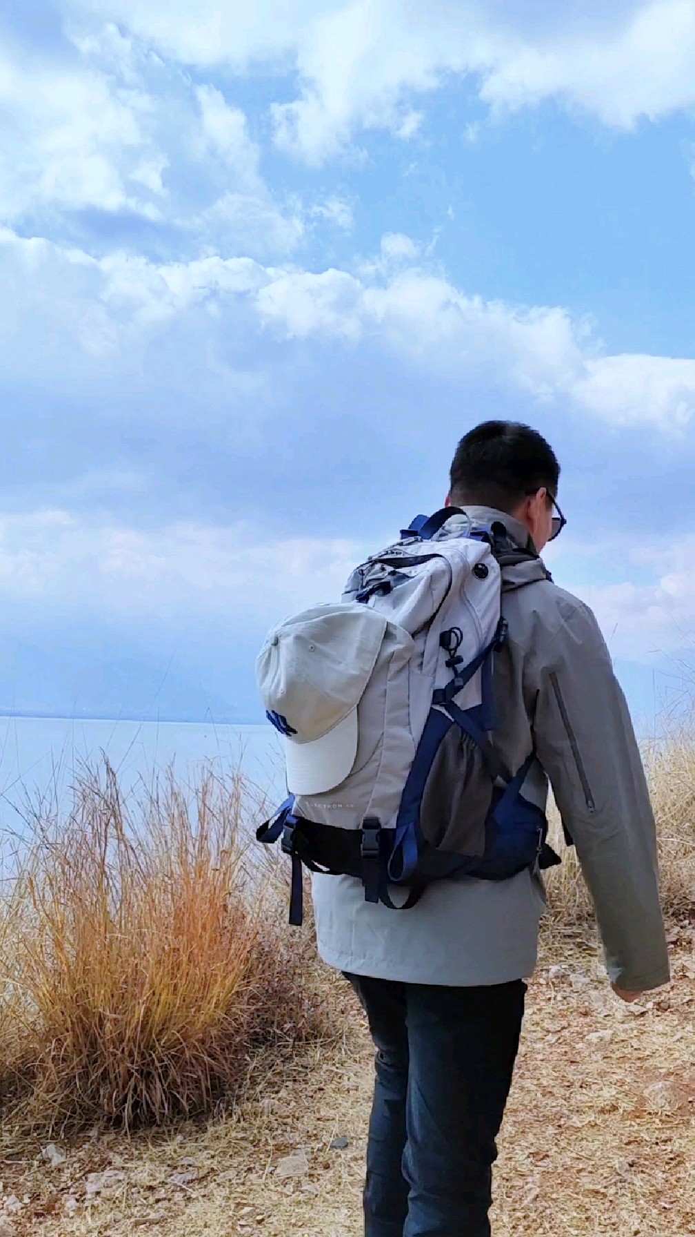 背上行囊,就是过客;放下包袱,就找到了故乡.