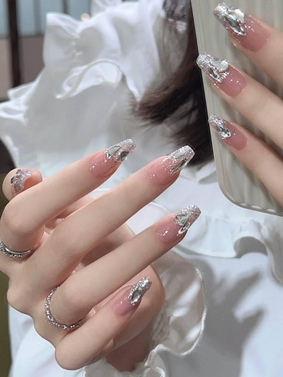 亮闪闪的美甲哪个女孩子不喜欢呢  9478亲们,你们是不是跟我一样