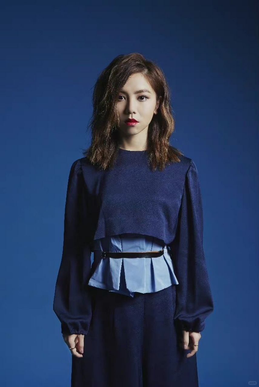 邓紫棋早期杂志照,展现帅气与清纯并存的魅力!