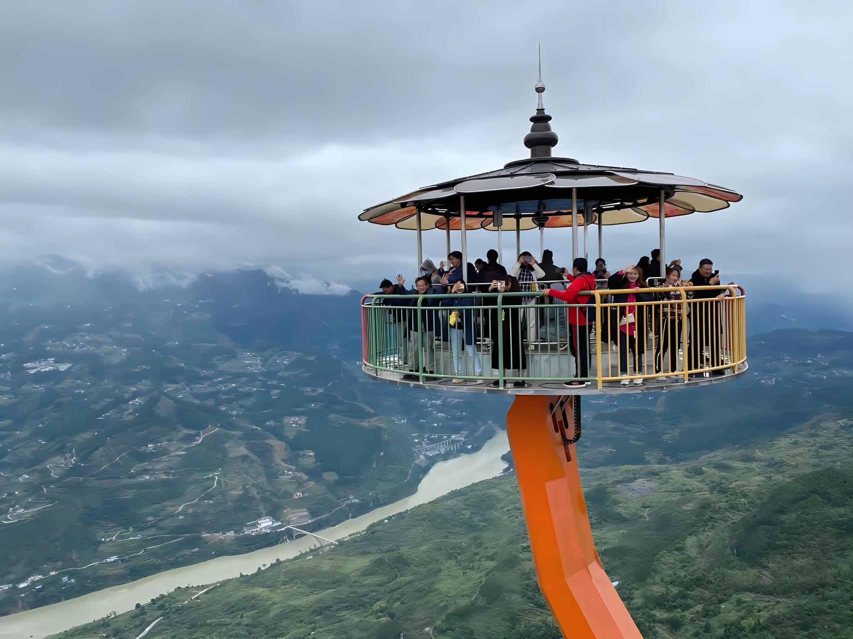 武隆白马山上的飞天之吻:重庆旅游必看景点 重庆五龙白马山上的飞天之