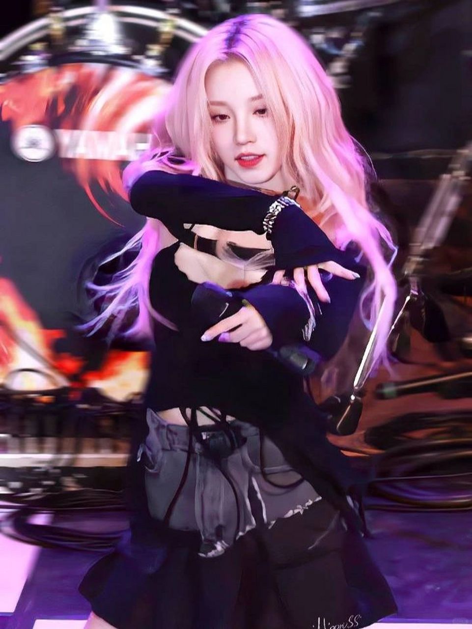 宋雨琦粉色头发直拍魅力瞬间  最近被宋雨琦在校园庆典上的精彩表现