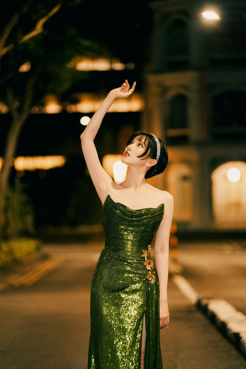 陈小纭的礼服照,真的很不错!