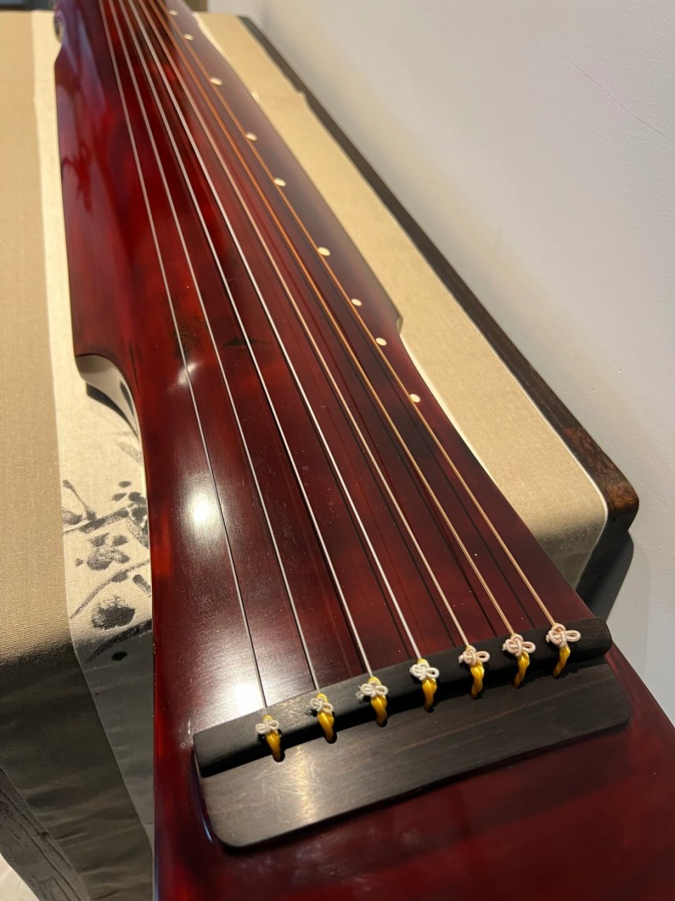 古琴琴式·伏羲古琴   伏羲古琴,是中国古代流传下来的一种古老乐器.