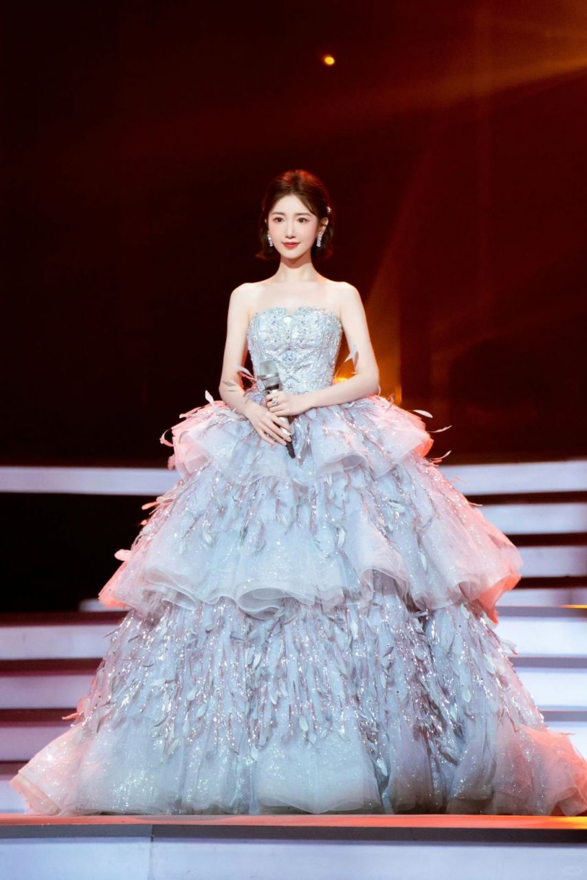 毛晓彤的绝美礼服造型②!