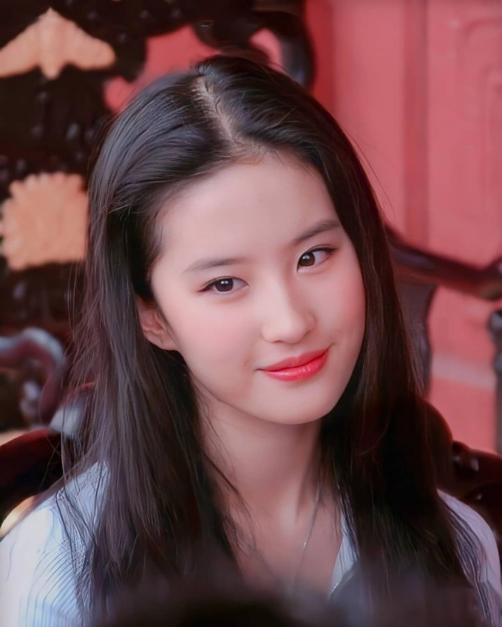 刘亦菲初中时期旧照# 刘亦菲初中时期旧照被扒出,和现在的姐姐有拭创