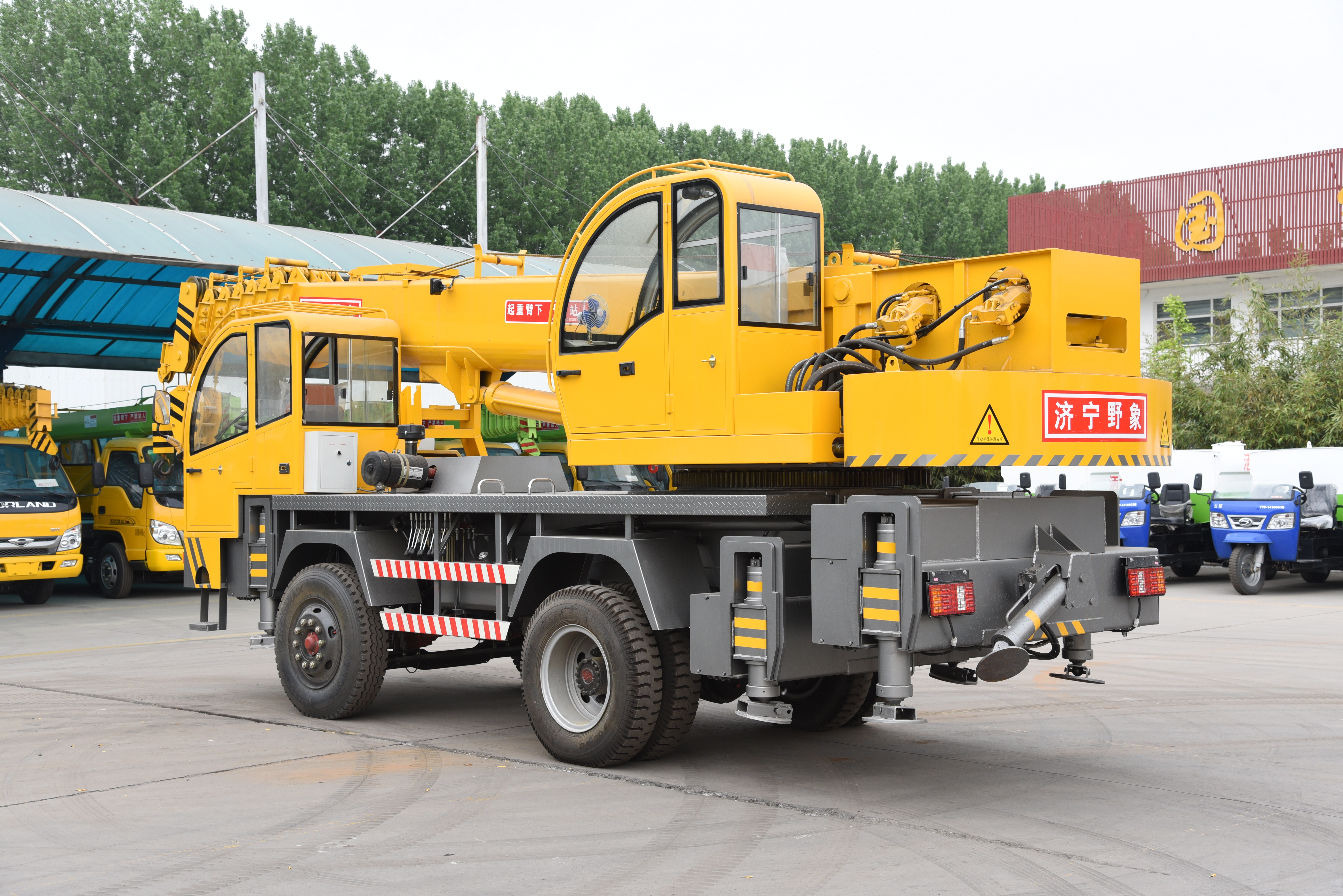 16吨吊车多少钱一个小时?