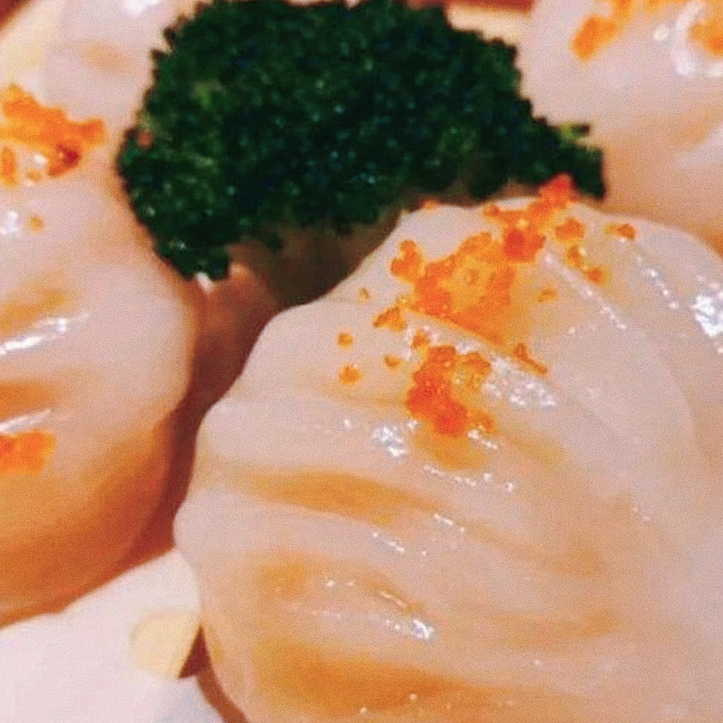 制作美味的水晶虾饺:透明鲜亮的外皮,鲜美可口的馅料,风味独特