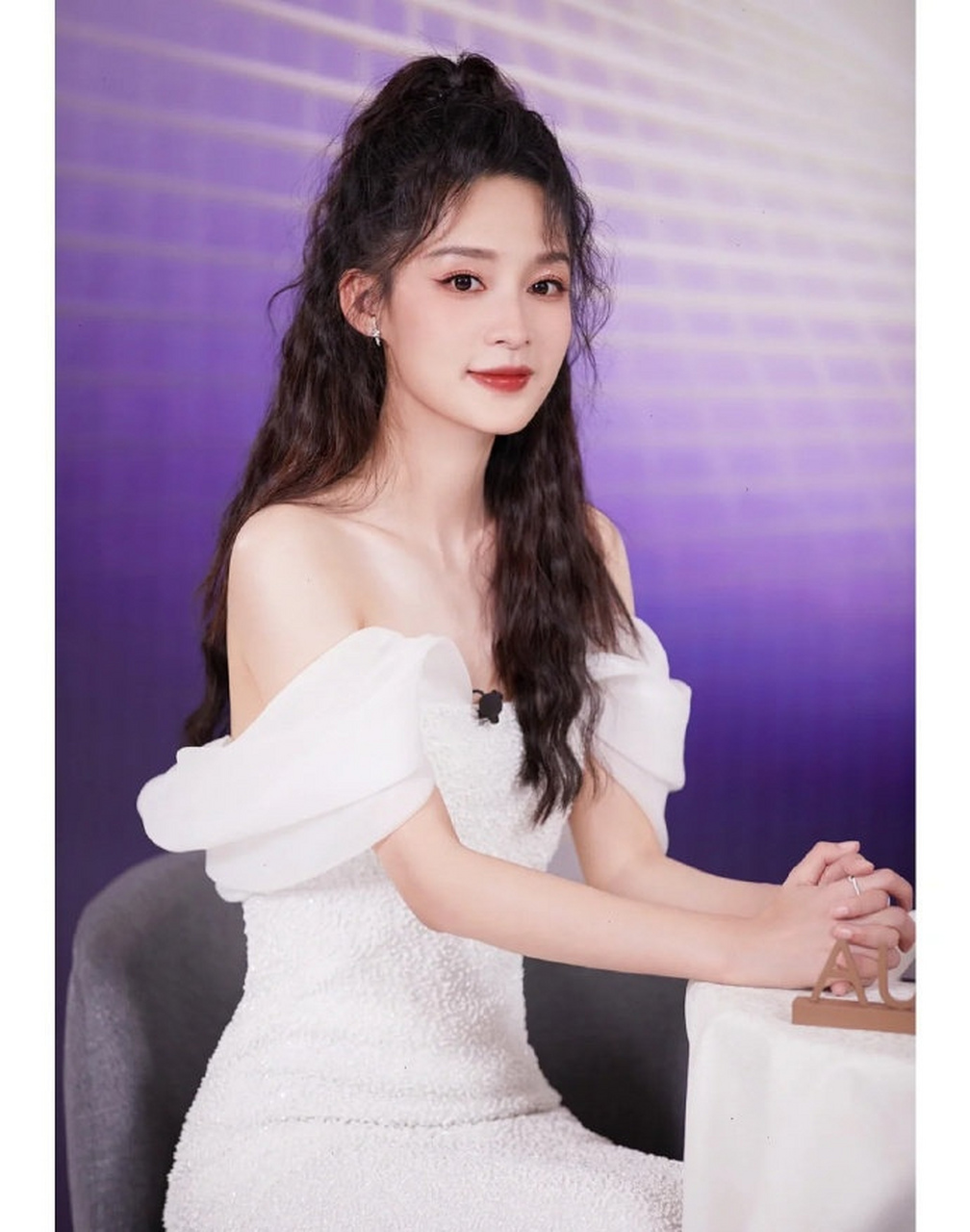 乖乖哟,这还是那个清纯可爱,楚楚动人的李沁吗?