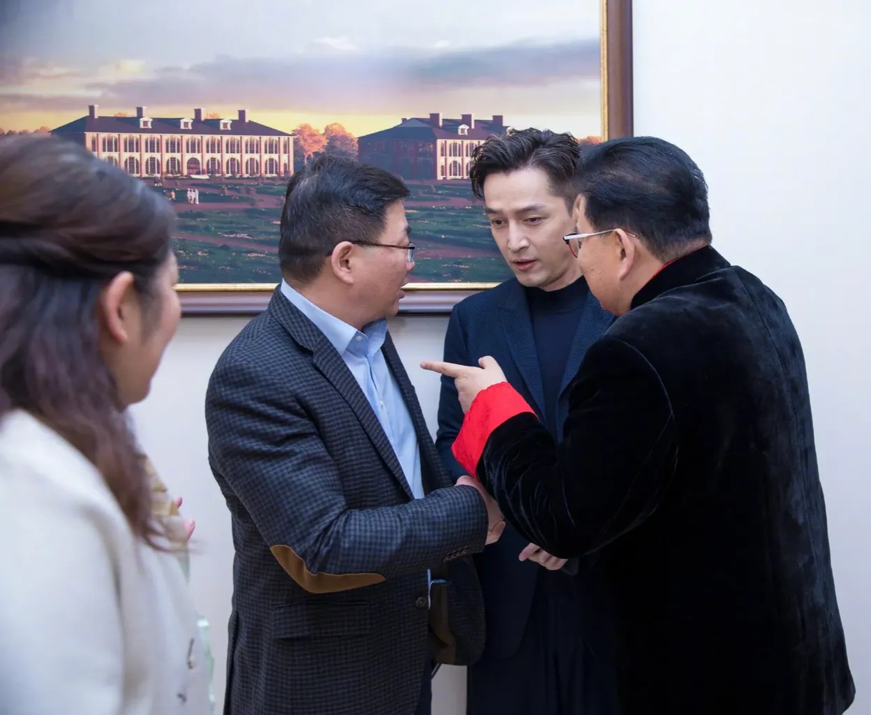 名人与瑞金医院合影人群中明星人图片胡歌合照女明星男明星 素人合照