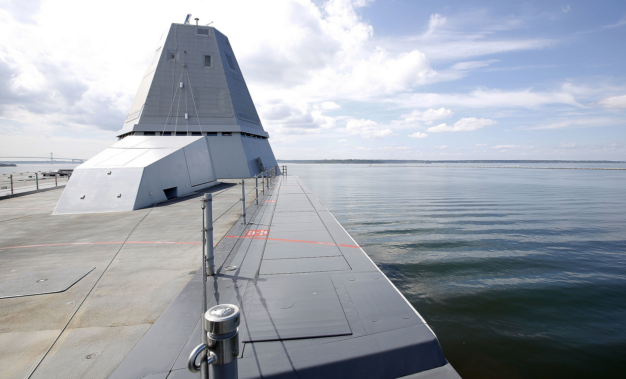 战舰欣赏:美国海军朱姆沃尔特号驱逐舰(ddg-1000)细节展示,该舰是美国