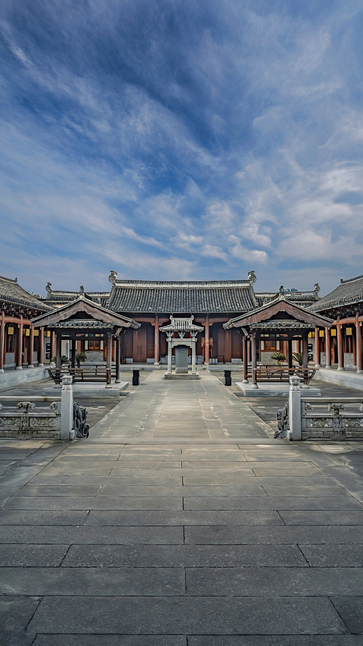 是中国保存完好的四大古城之一,古徽州府治所在地,国家5a级旅游景区