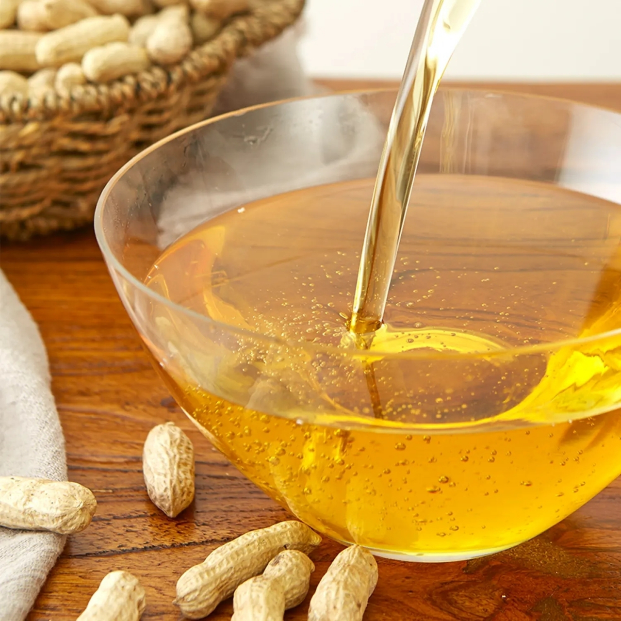 花生油中的亚油酸和亚麻酸对维持肌肤的健康有着重要的作用.