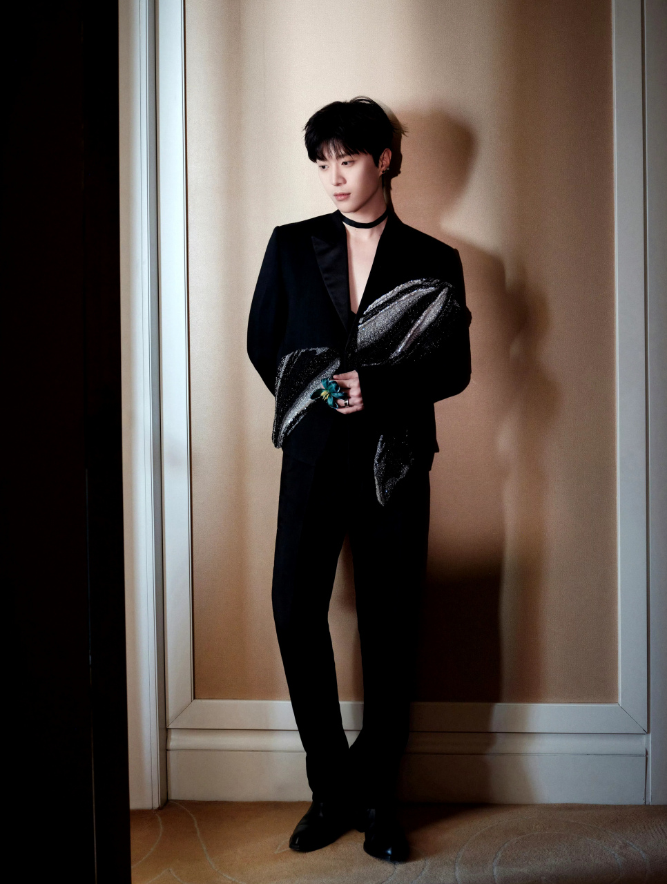 范丞丞黑色银河西装造型,优雅帅气~行走的衣架子一枚,什么造型都能