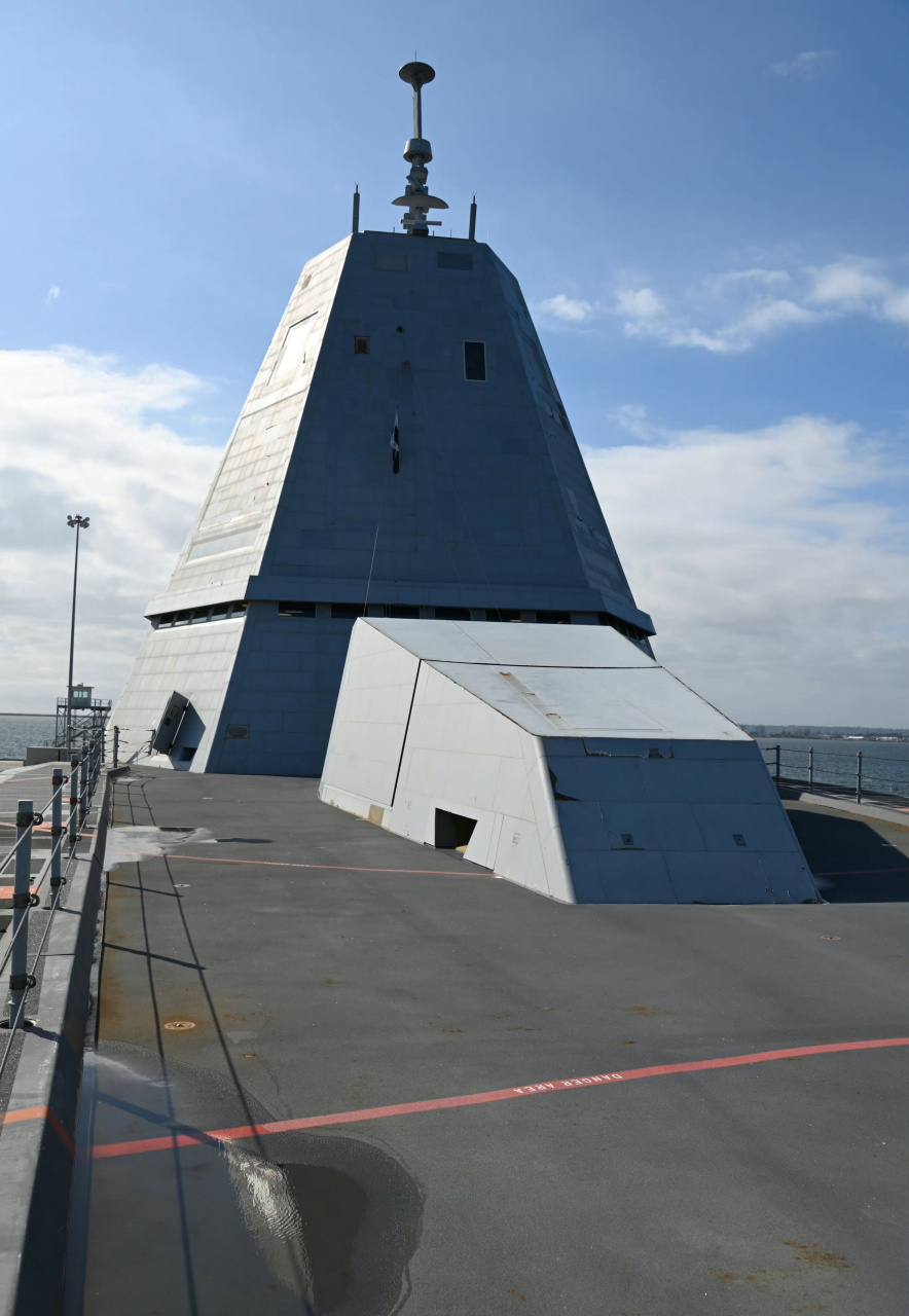 战舰欣赏:美国海军朱姆沃尔特号驱逐舰(ddg-1000)细节展示,该舰是美国