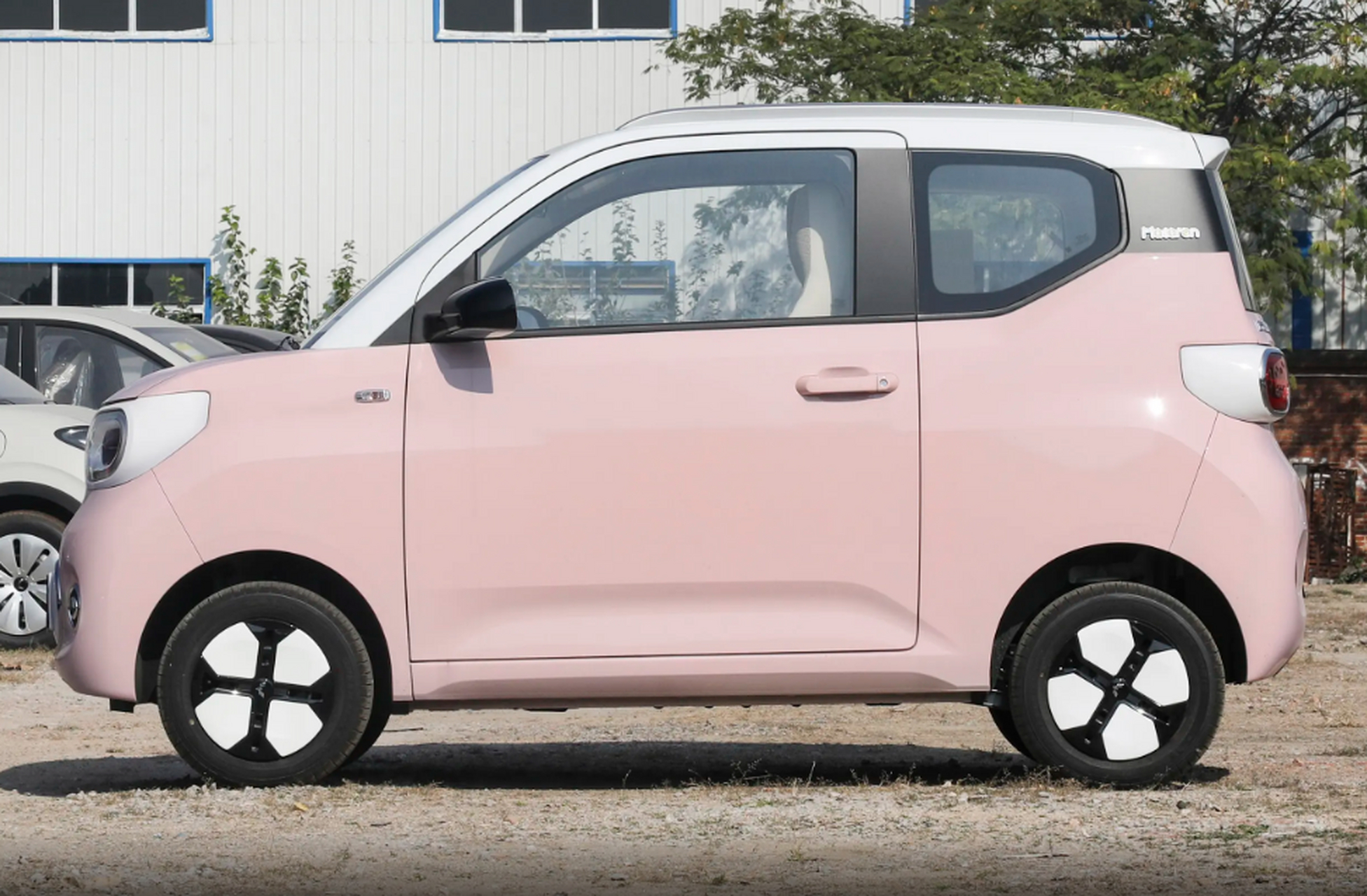 宏光miniev第三代马卡龙凭借smiley美学加持,精致有质感的外观,尺寸加