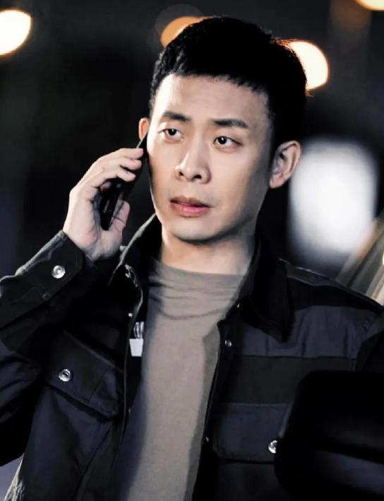 张译:一夜成名后闪婚,妻子二婚带娃还丁克,他迷恋钱琳琳什么?