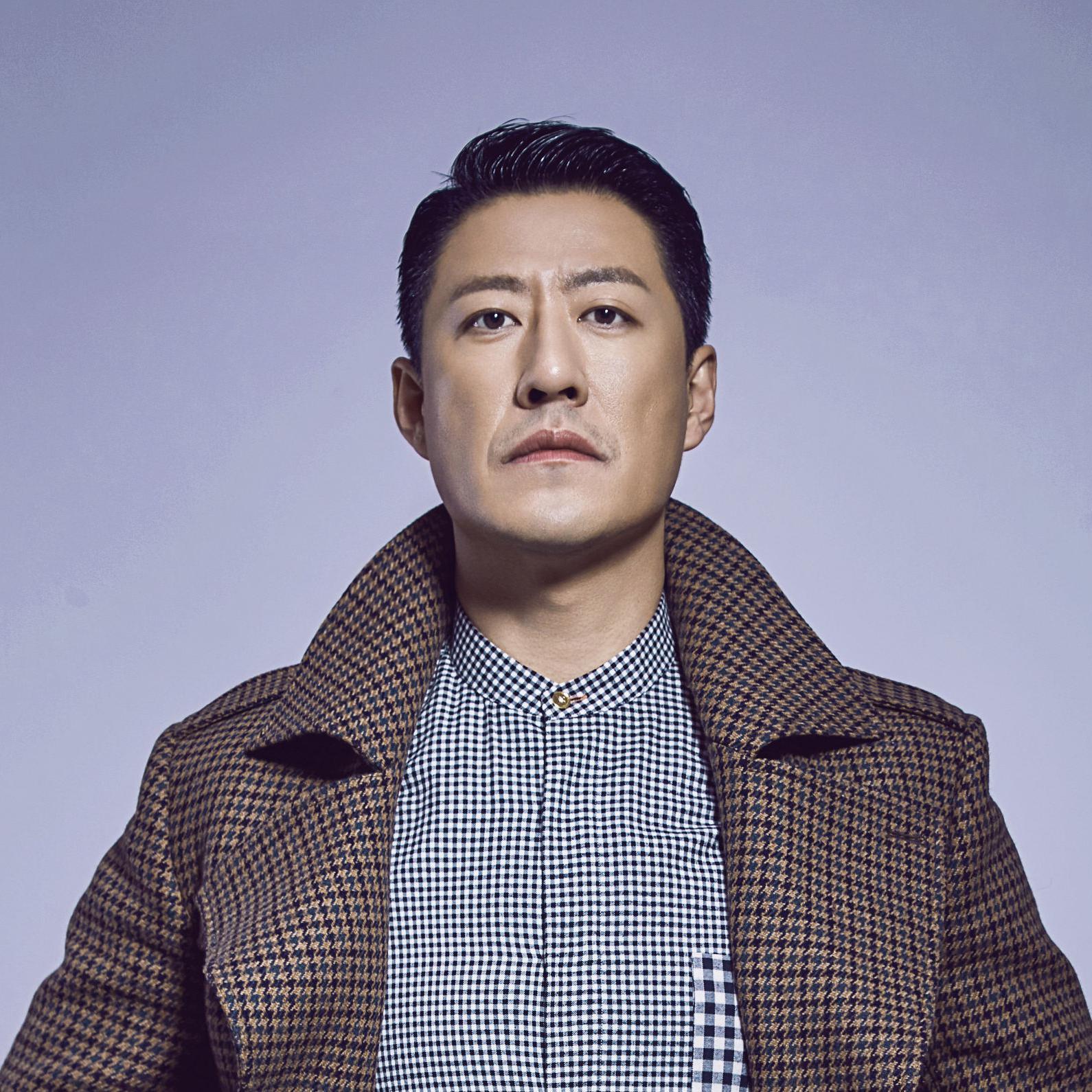 知名演员于震定居山东农村,家中四合院惹争议,外形古朴装饰豪华