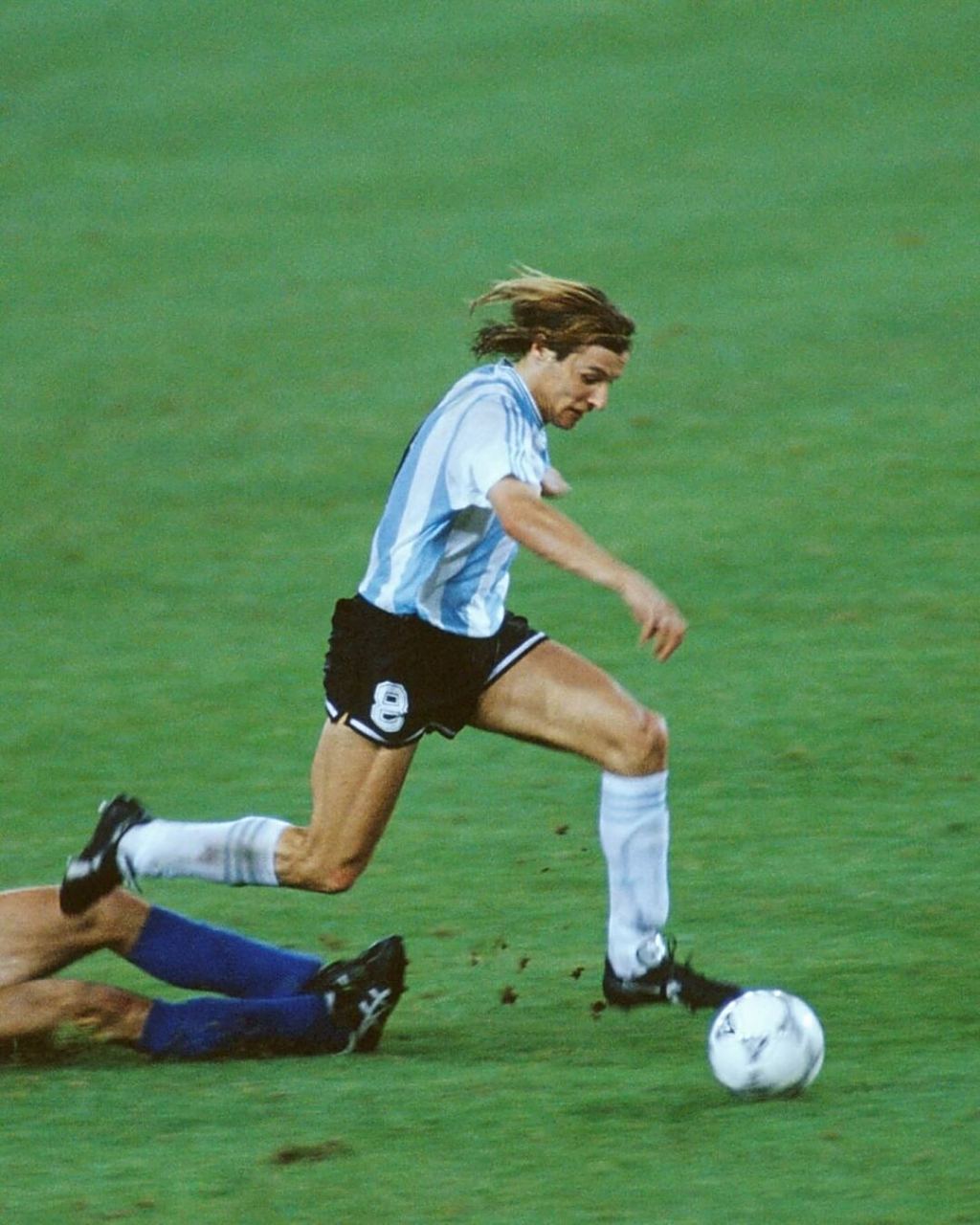 克劳迪奥·卡尼吉亚(claudio caniggia),1967年1月9日出生于阿根廷