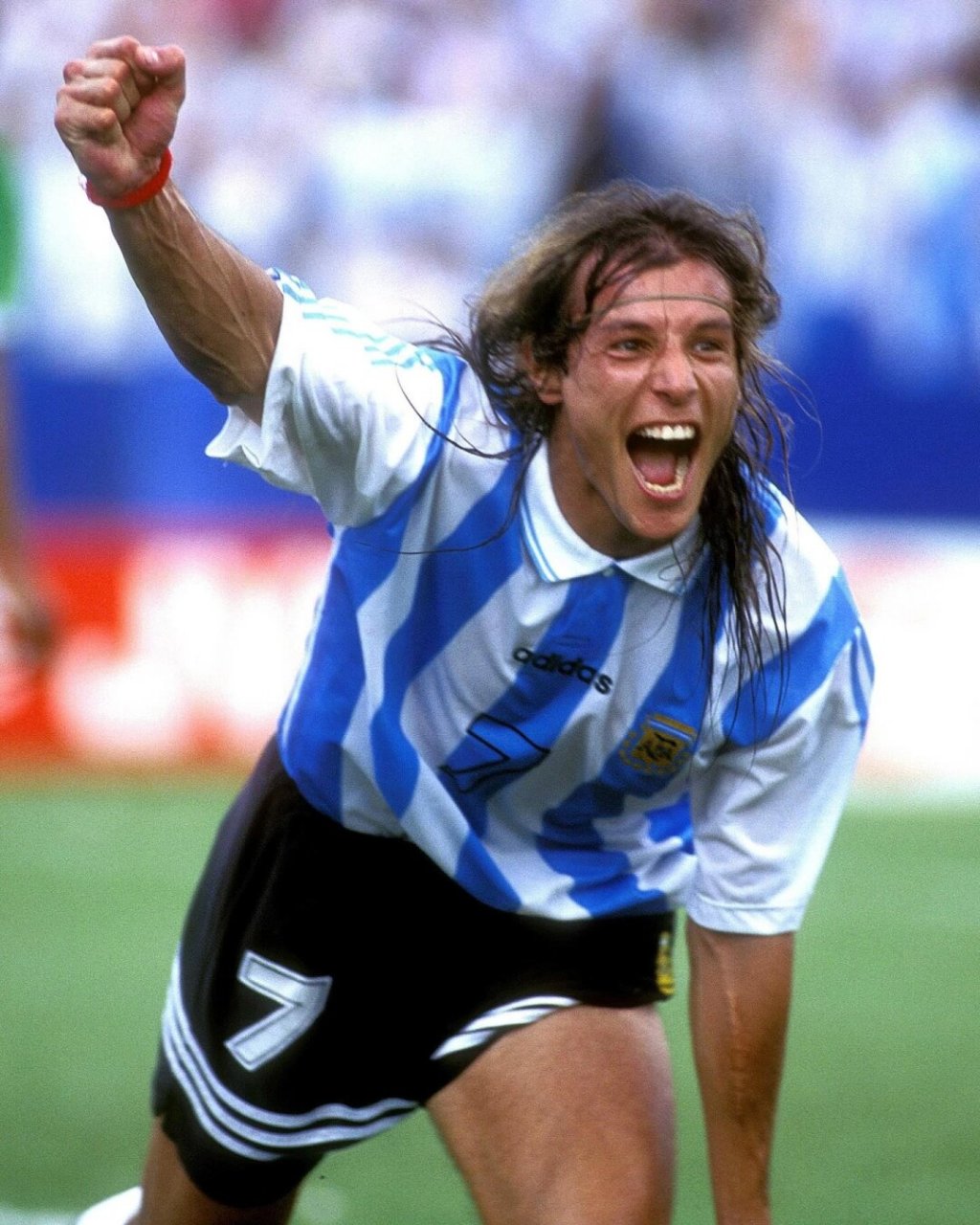 克劳迪奥·卡尼吉亚(claudio caniggia),1967年1月9日出生于阿根廷