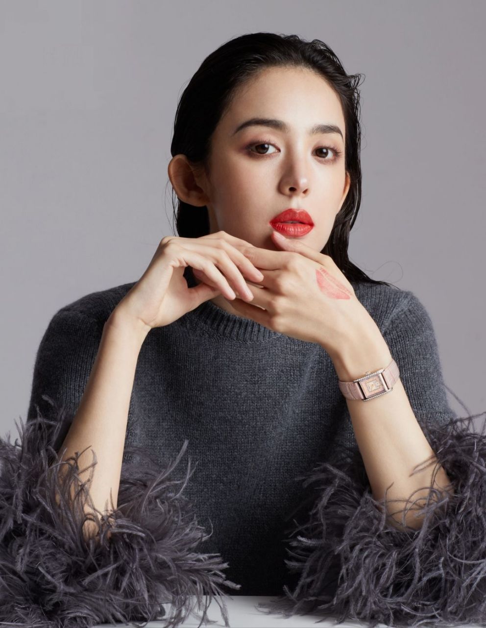 古力娜扎再次以其惊艳世人的神仙颜值给观众带来视觉上的震撼暴击!