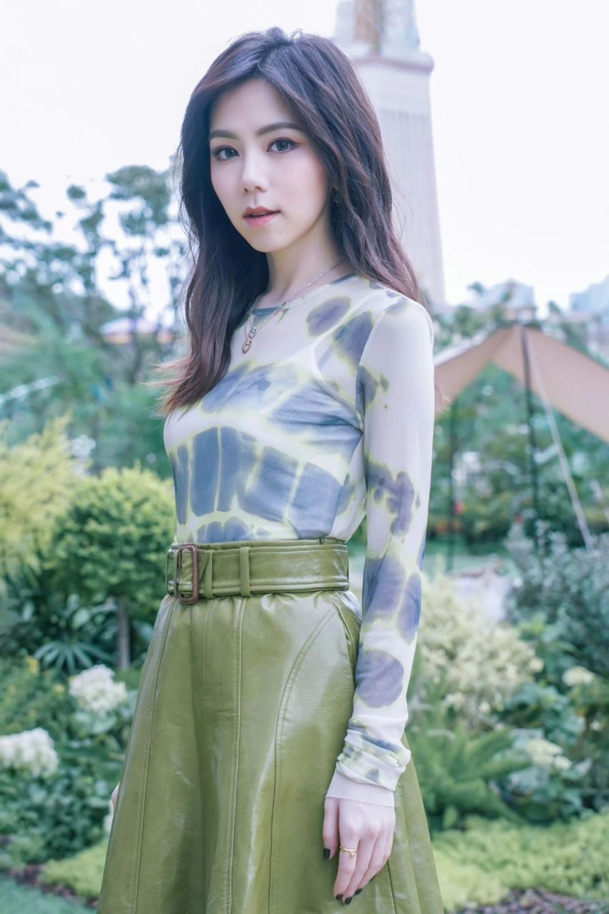 邓紫棋时光音乐会,明星穿搭引领潮流!